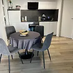 House 82 * Врси