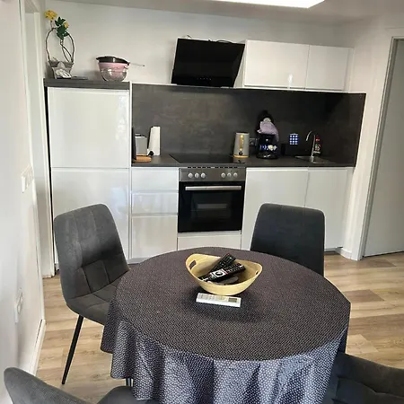 House 82 * Врси