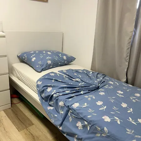 House 82 فرسي