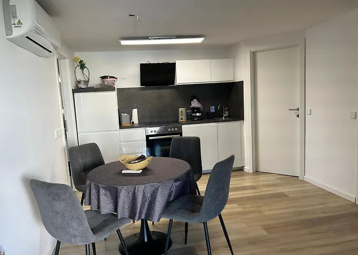 House 82 Hébergement de vacances Vrsi