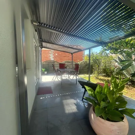 Nyaraló House 82 Vrsi